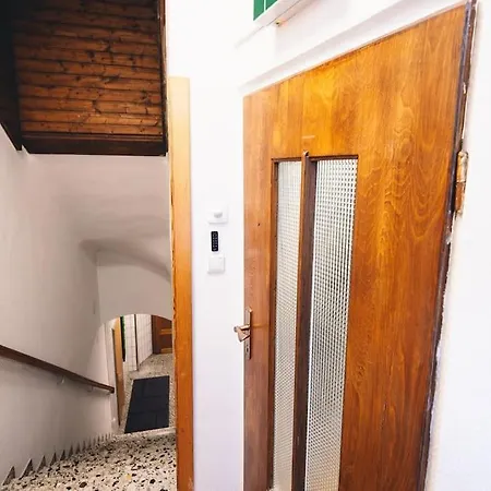 شقة Elegantes Mit Terrasse *