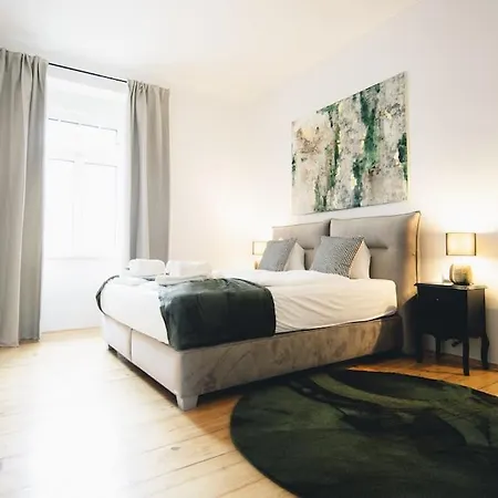 Elegantes Mit Terrasse غراتس