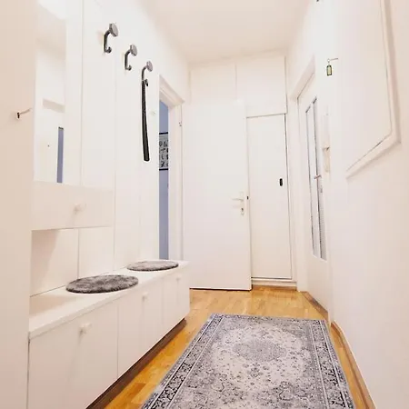 Elegantes Mit Terrasse شقة *